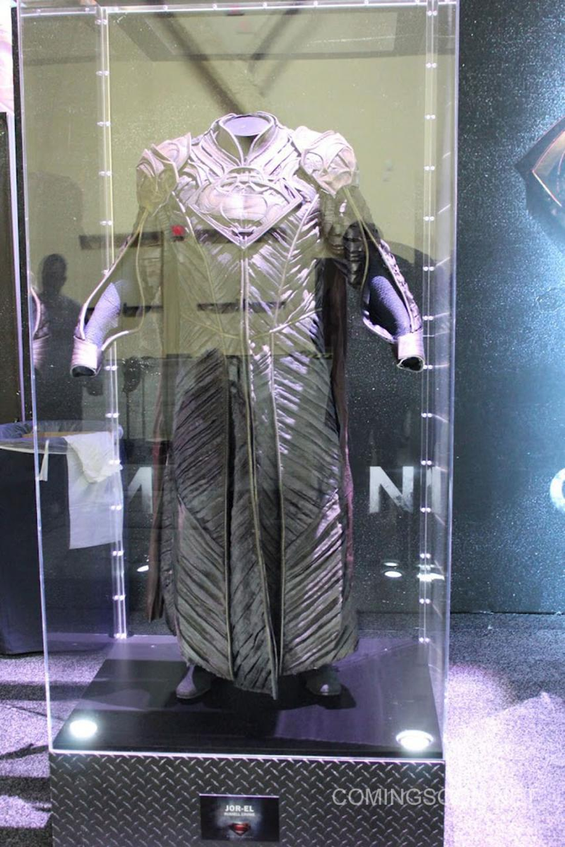 Illustration for article titled A Close Look at the Kryptonian Suits from Man of Steel